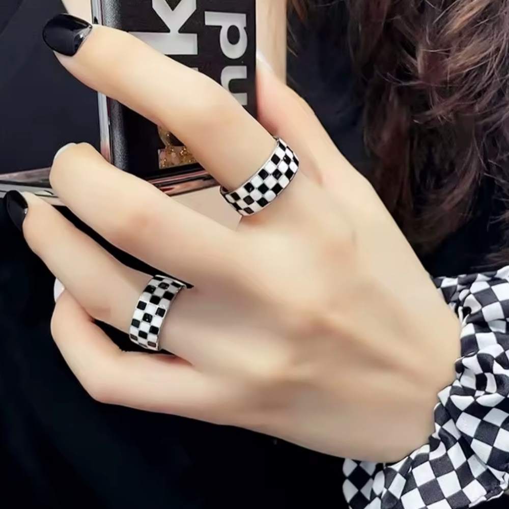 Silver 925 Checkerboard Black White Enamel Chunky Ring - Picture 5 of 5